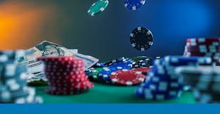 Tampilan permainan The Dog House di aplikasi mobile q1221 menunjukkan gulungan dan kontrol taruhan